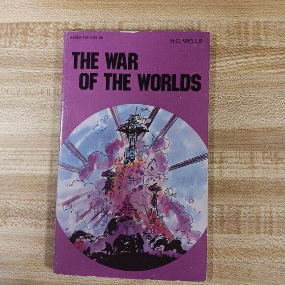 The War of the Worlds H. G. Wells 1984 B&W Pocket Classics Comic Paperback Scifi - Picture 1 of 7